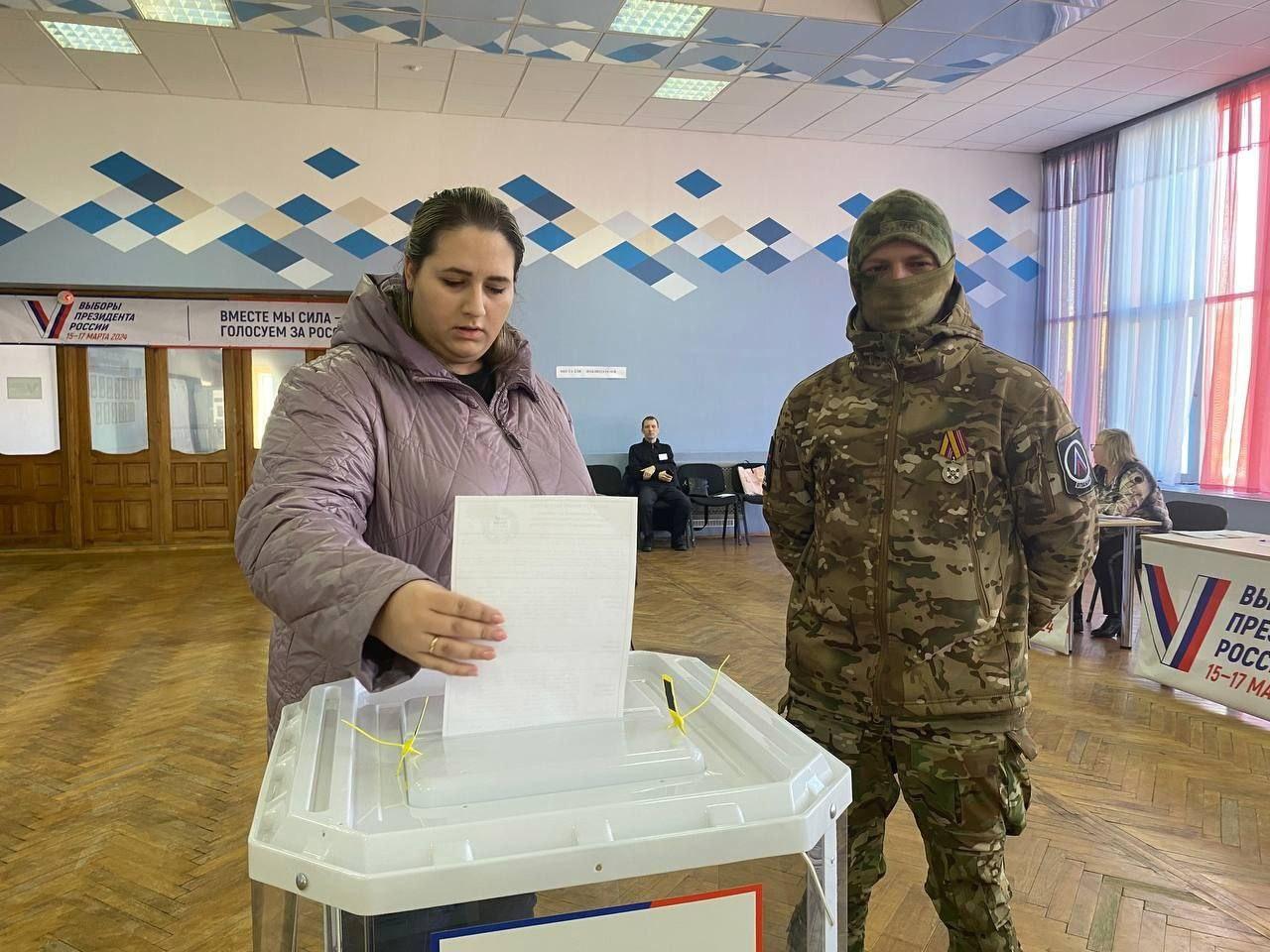 Участник СВО голосует за Президента.